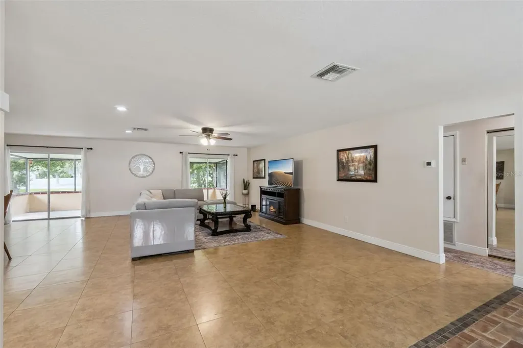 5246 Mayapple Circle Orlando FL 32821