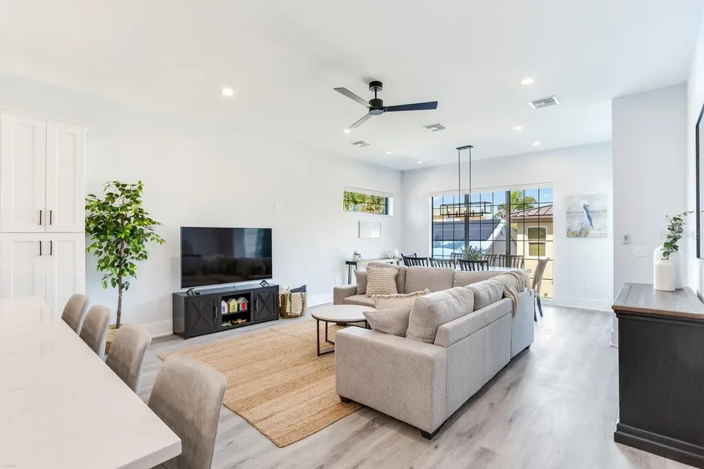 140 174th Avenue E Redington Shores FL 33708