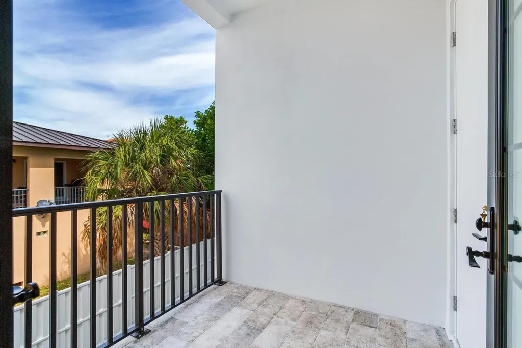 140 174th Avenue E Redington Shores FL 33708