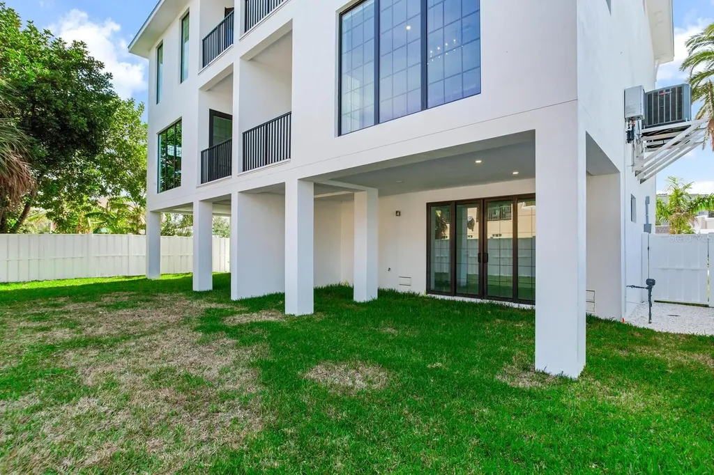 140 174th Avenue E Redington Shores FL 33708