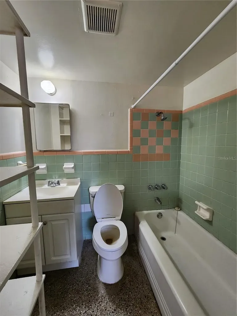 1933 NW 4 Avenue Gainesville FL 32603