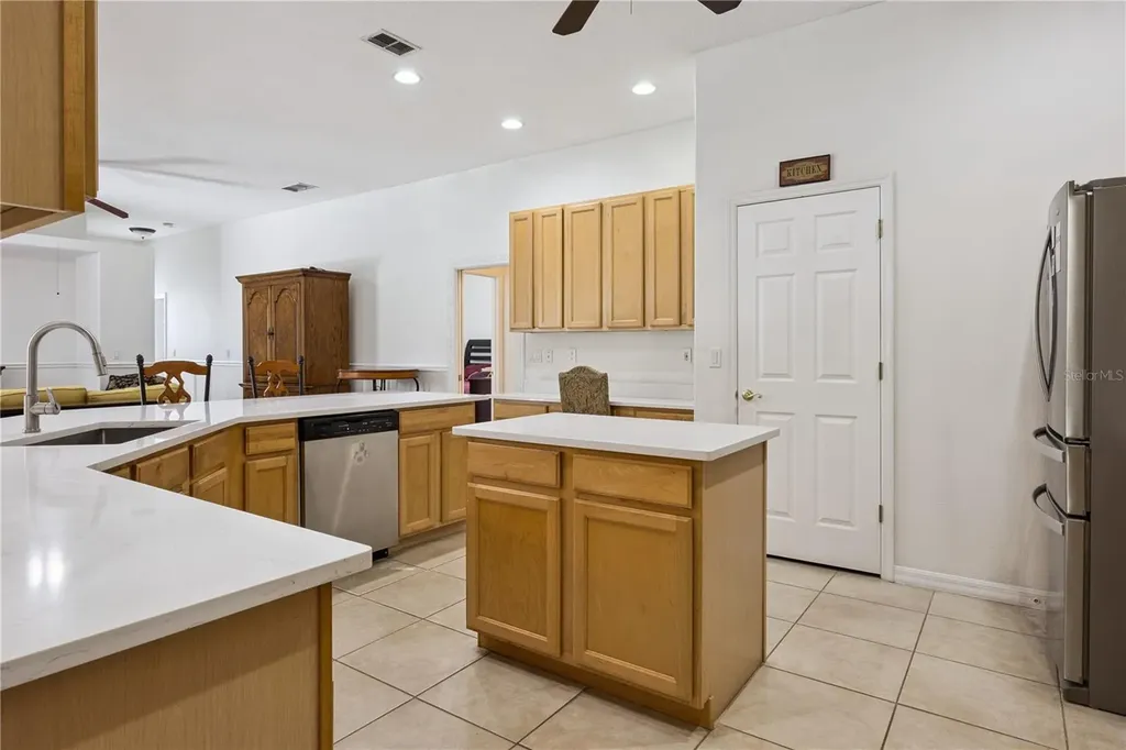 710 Regina Circle Oakland FL 34787