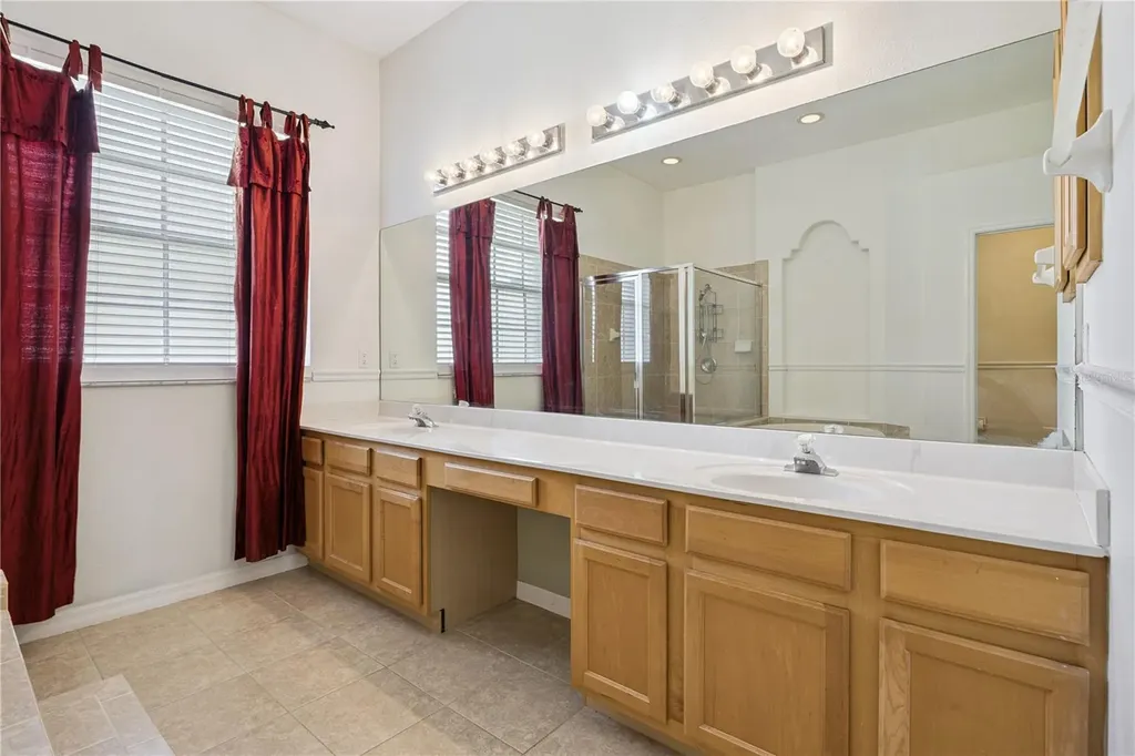 710 Regina Circle Oakland FL 34787