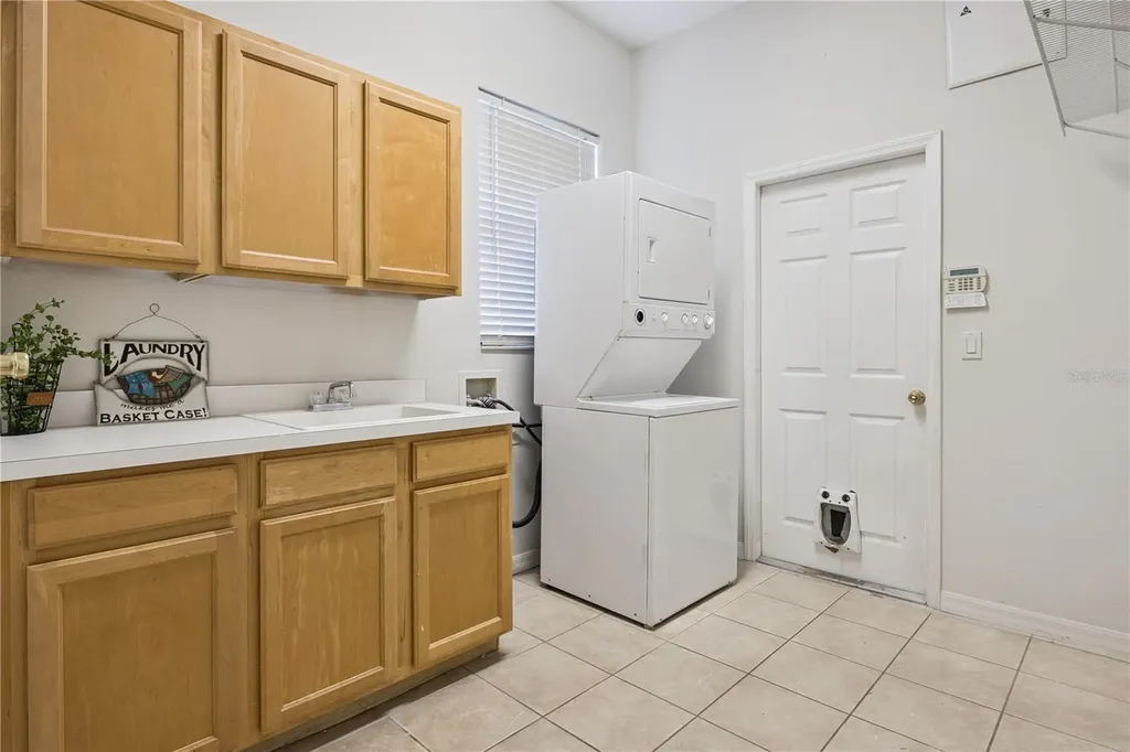 710 Regina Circle Oakland FL 34787