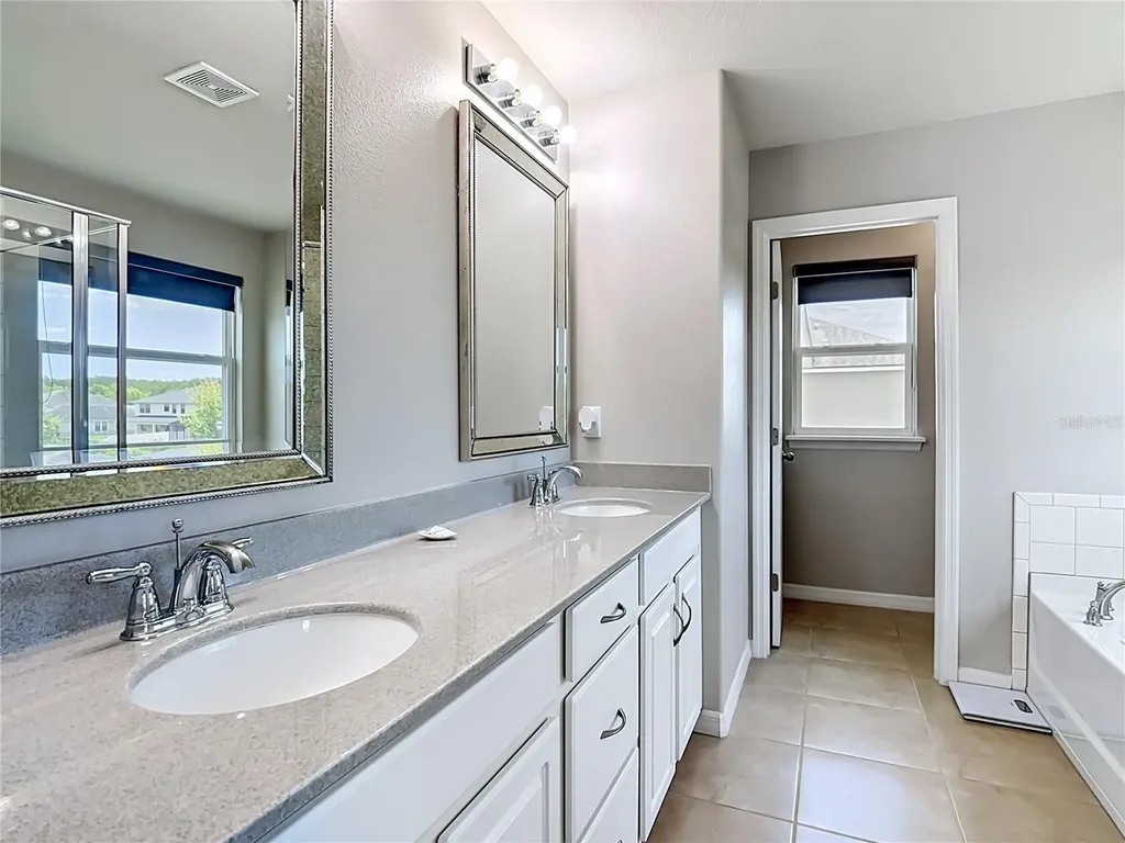 2520 Nouveau Way Kissimmee FL 34741