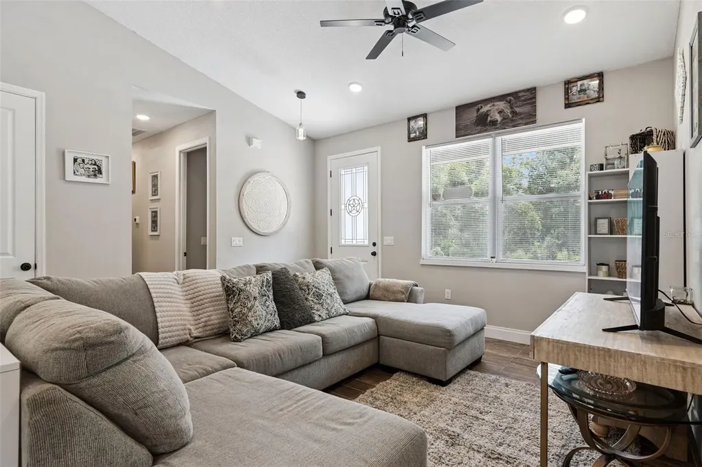 45551 Carolina Street Paisley FL 32767
