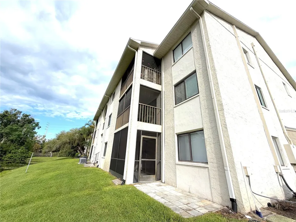 2067 Hunters Glen Drive Dunedin FL 34698