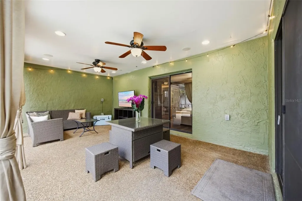 102 Peacock Circle Safety Harbor FL 34695