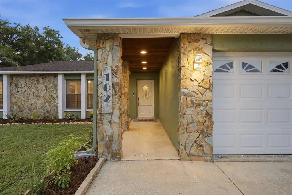 102 Peacock Circle Safety Harbor FL 34695