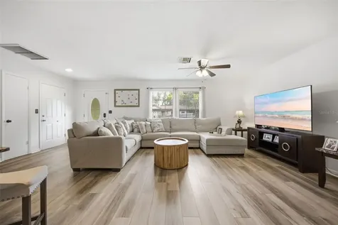 102 Peacock Circle Safety Harbor FL 34695
