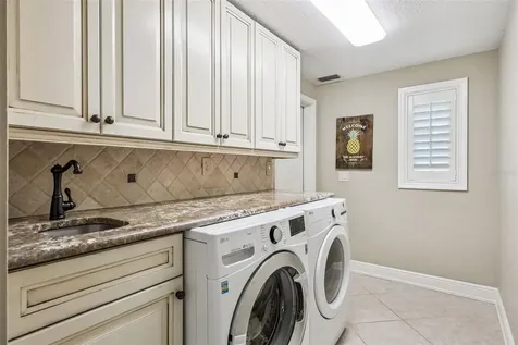 1056 New Castle Lane Oviedo FL 32765