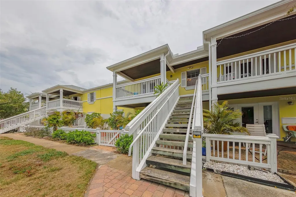 222 Pompano Drive SE St Petersburg FL 33705