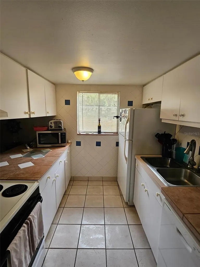 2613 Pine Lake Terrace Sarasota FL 34237