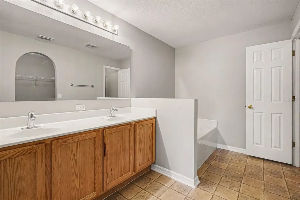 1761 Eagle Pines Circle Eagle Lake FL 33839