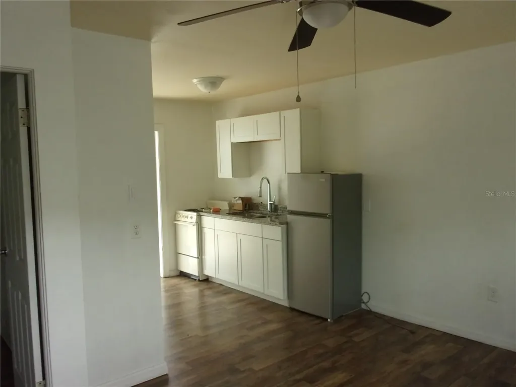 5208 7th Street Zephyrhills FL 33542