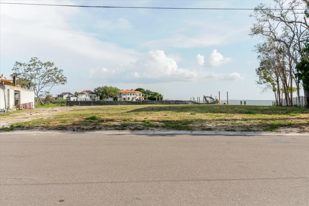 5102 W Longfellow Avenue Tampa FL 33629