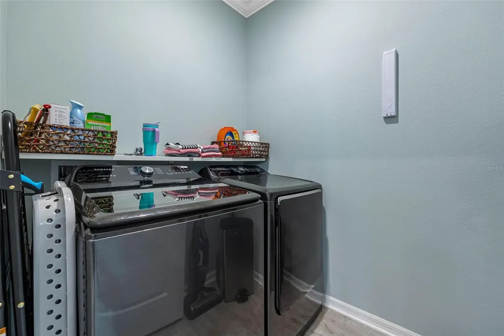 5513 Los Robles Court Palmetto FL 34221