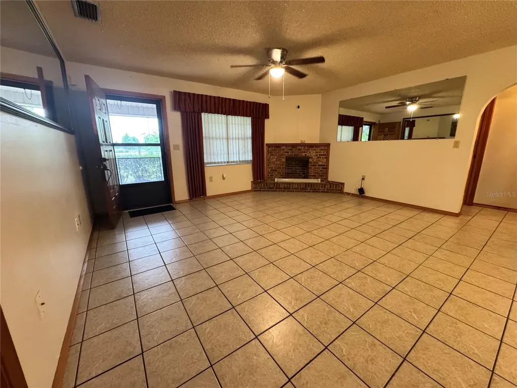 8225 E Highway 25 Belleview FL 34420