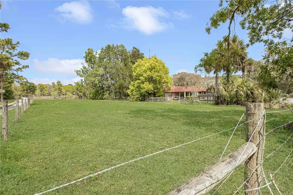 8225 E Highway 25 Belleview FL 34420