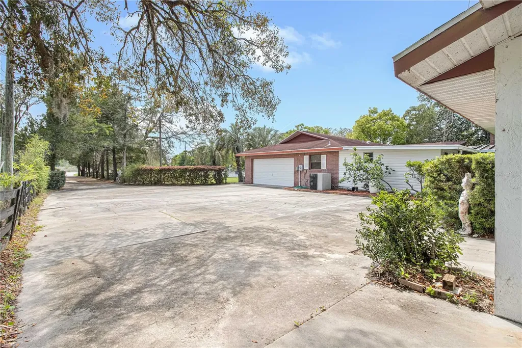 8225 E Highway 25 Belleview FL 34420