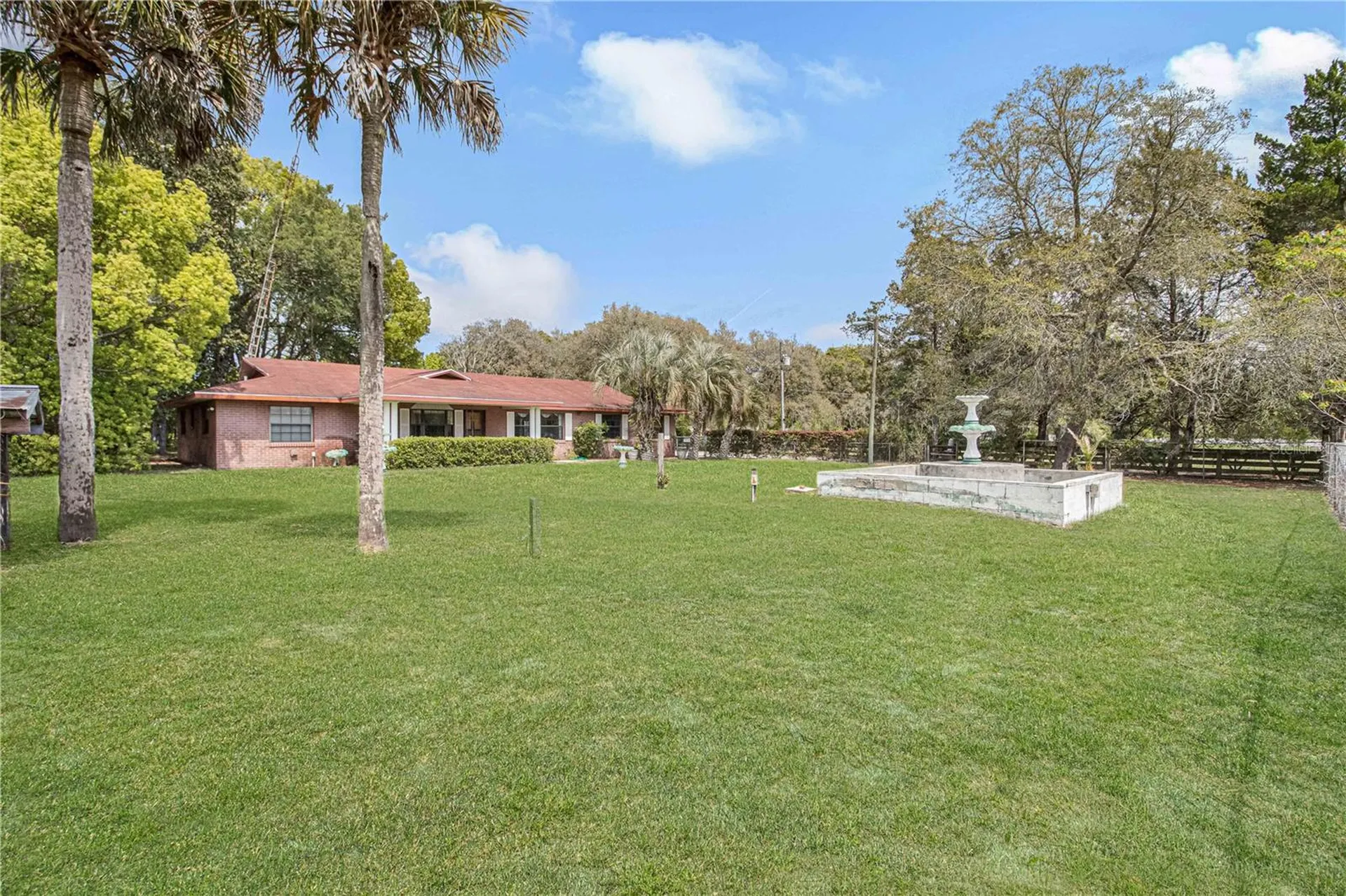 8225 E Highway 25 Belleview FL 34420