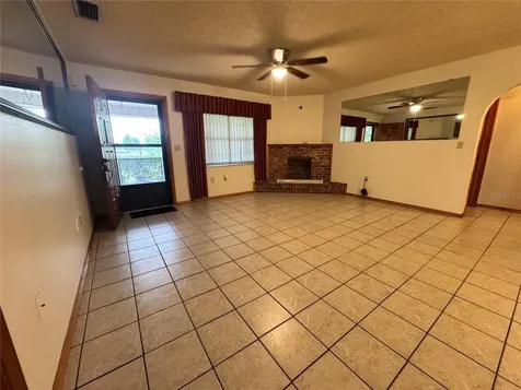 8225 E Highway 25 Belleview FL 34420