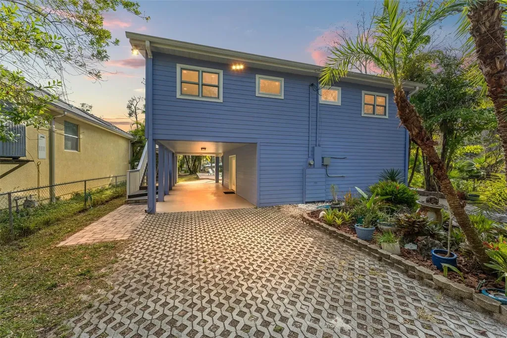 906 W Henry Avenue Tampa FL 33604