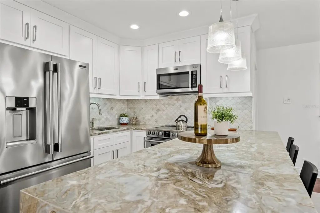 906 W Henry Avenue Tampa FL 33604