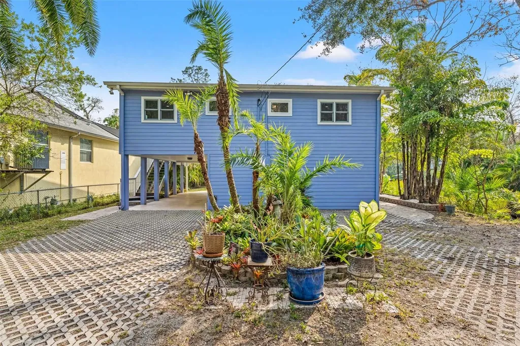 906 W Henry Avenue Tampa FL 33604