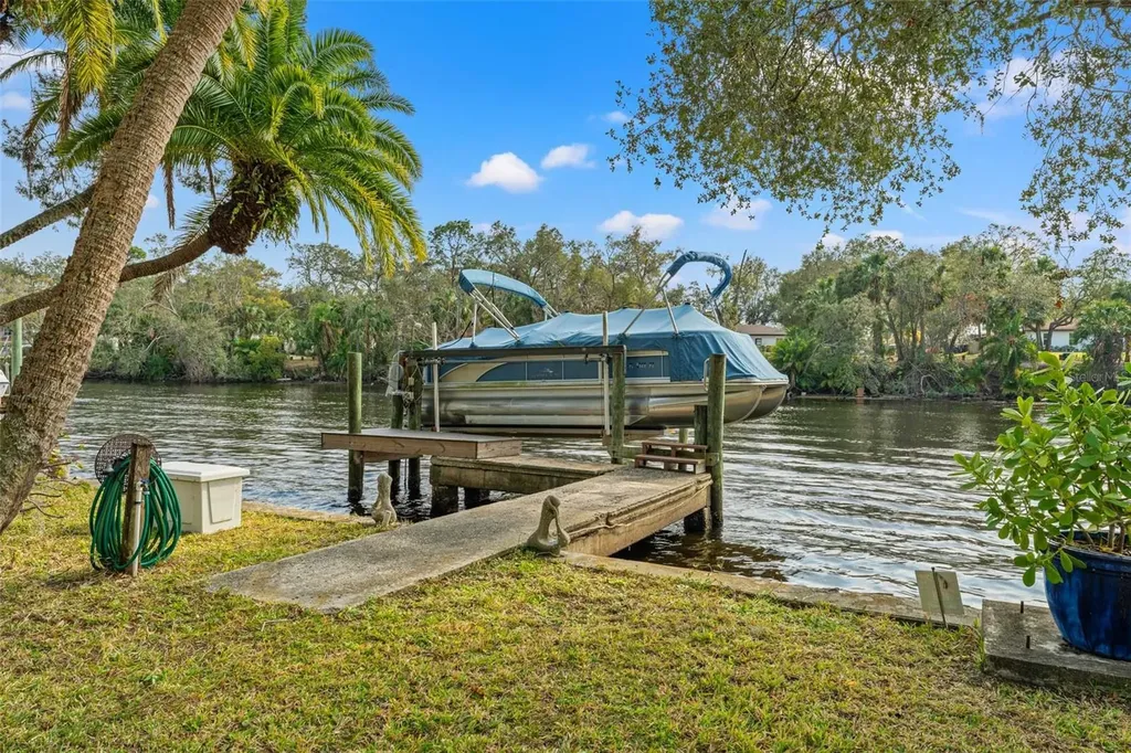 906 W Henry Avenue Tampa FL 33604