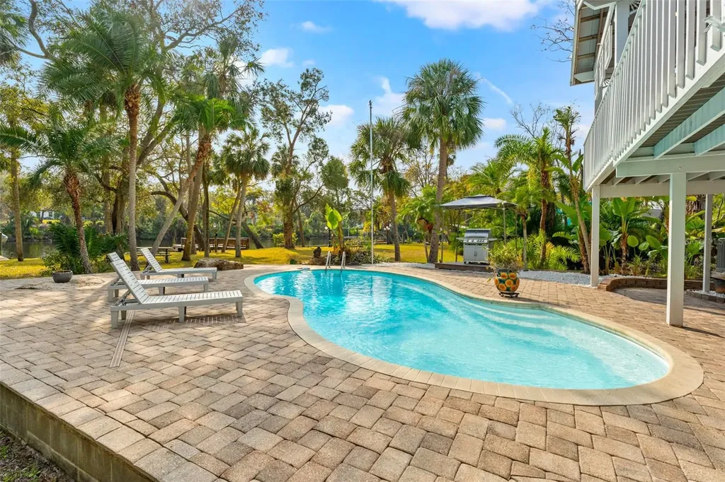 906 W Henry Avenue Tampa FL 33604