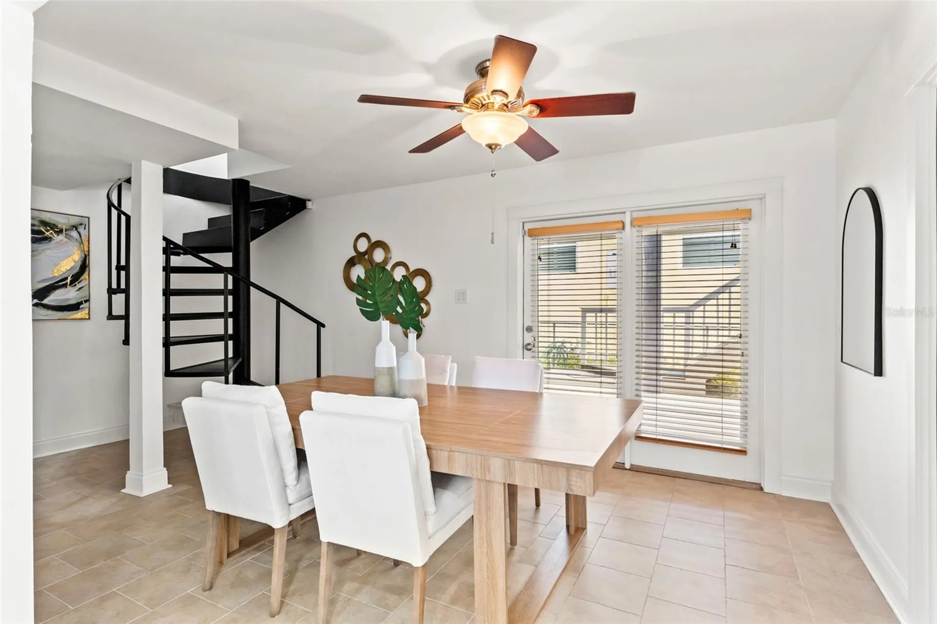 906 W Henry Avenue Tampa FL 33604