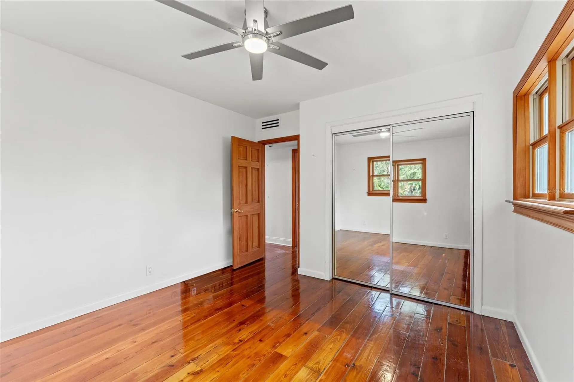 906 W Henry Avenue Tampa FL 33604