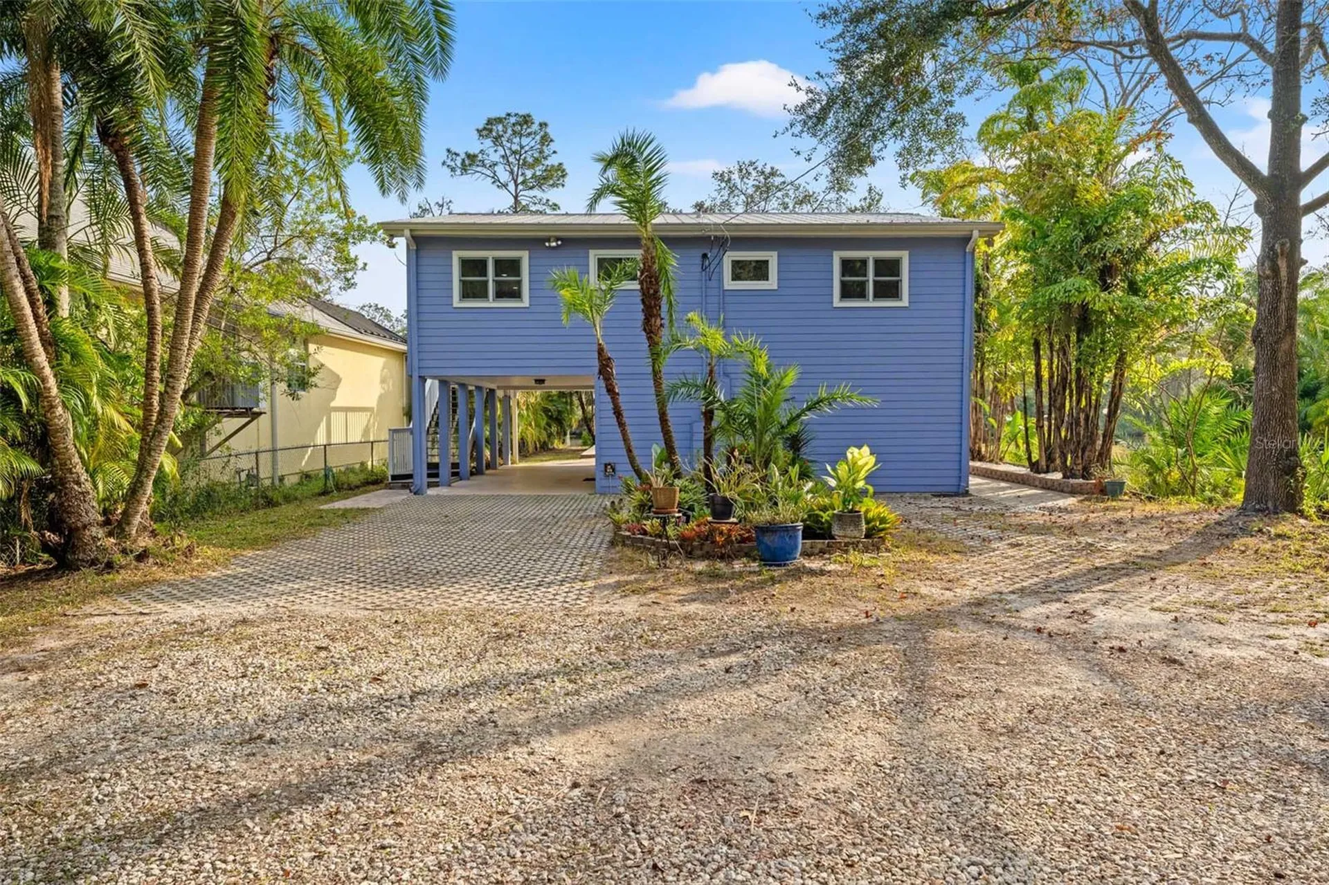906 W Henry Avenue Tampa FL 33604