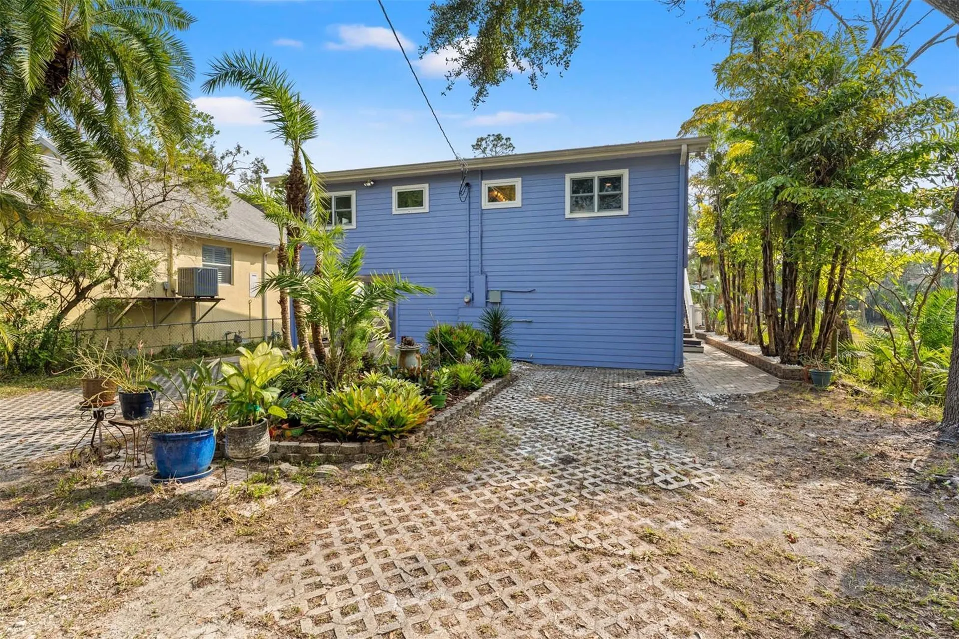 906 W Henry Avenue Tampa FL 33604
