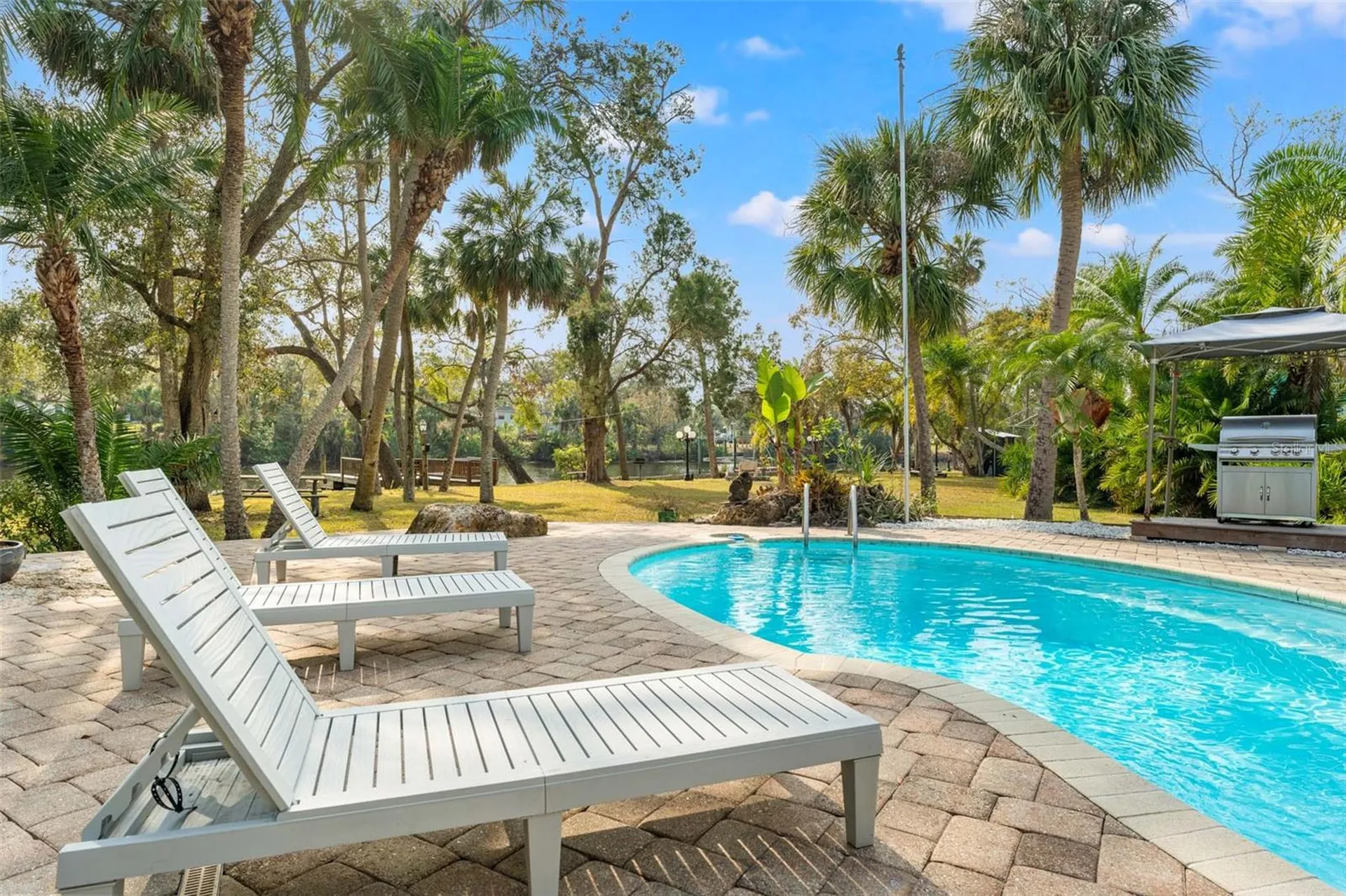 906 W Henry Avenue Tampa FL 33604