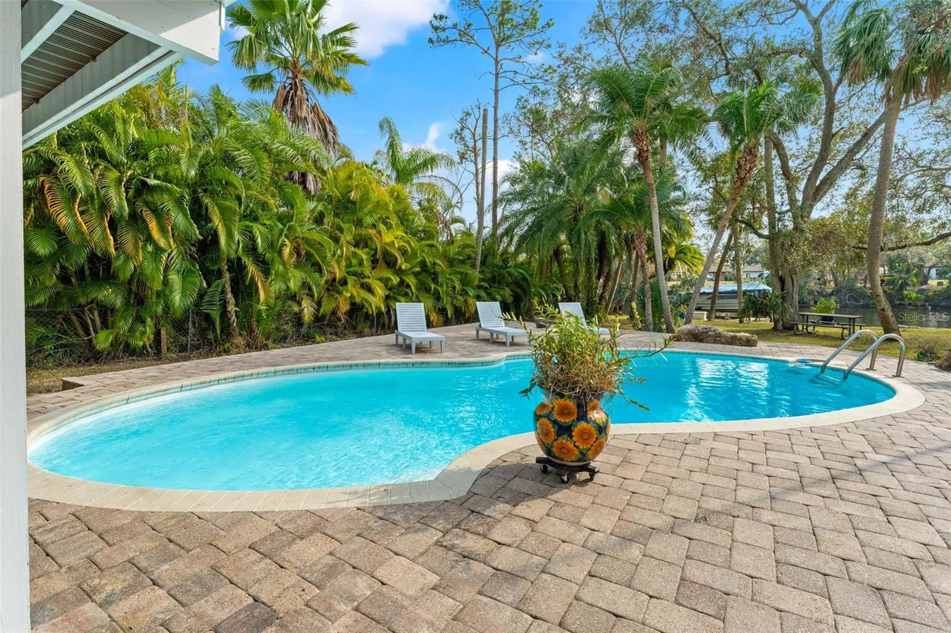 906 W Henry Avenue Tampa FL 33604