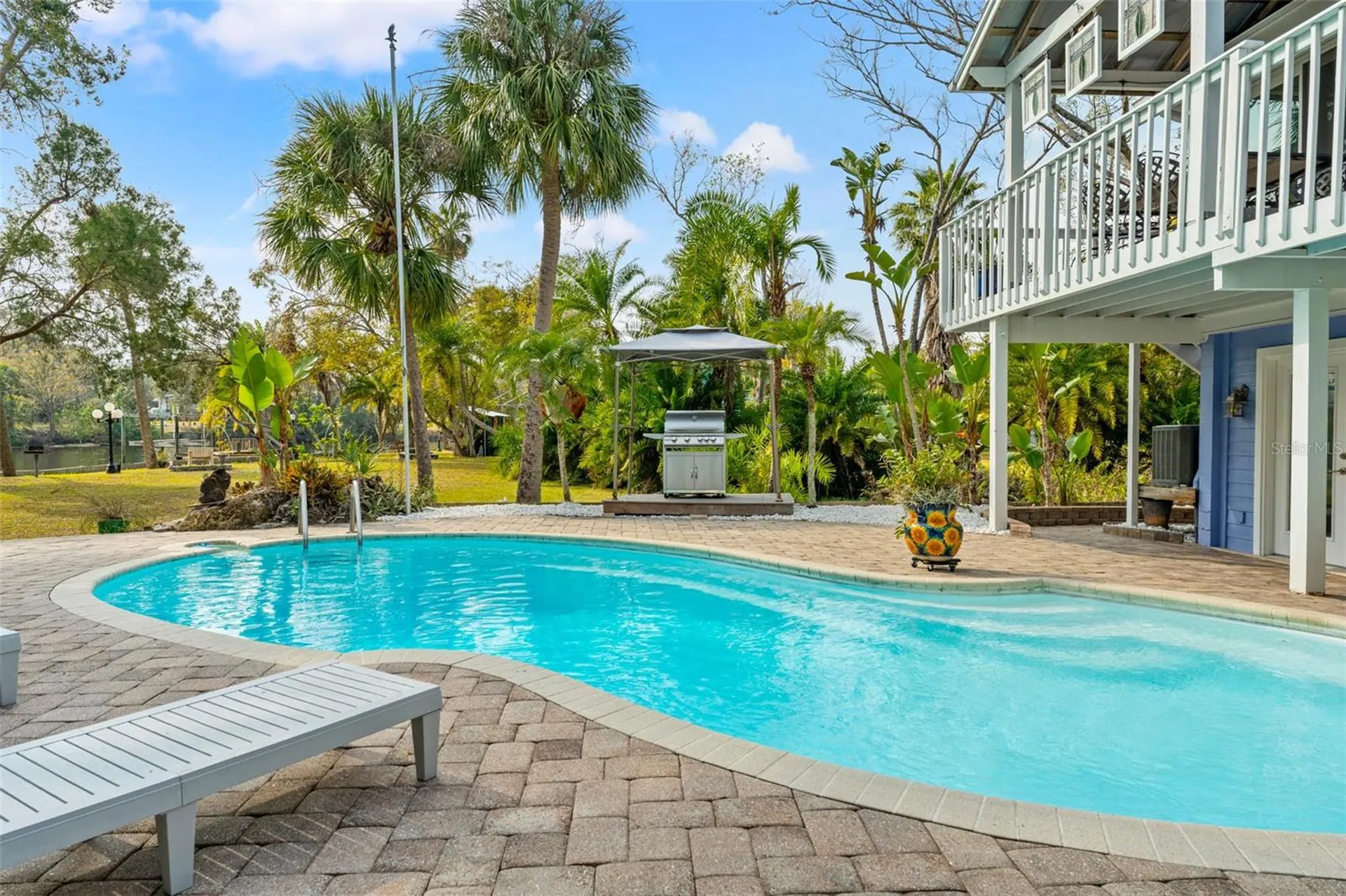 906 W Henry Avenue Tampa FL 33604