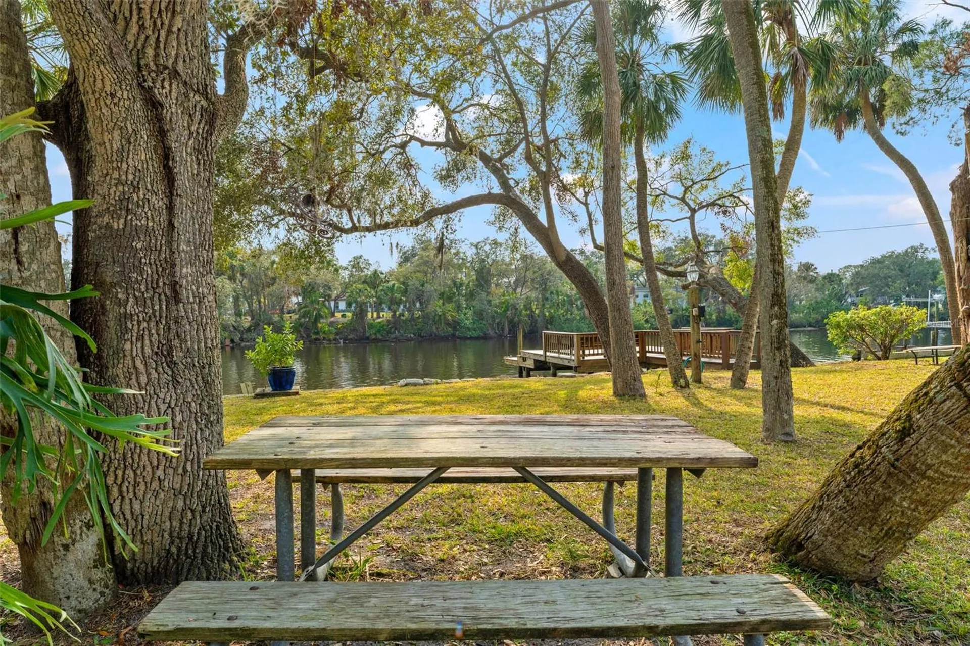 906 W Henry Avenue Tampa FL 33604