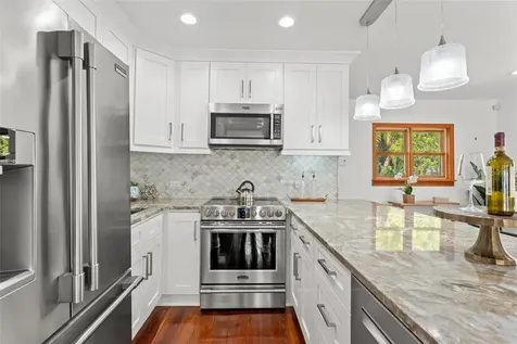 906 W Henry Avenue Tampa FL 33604