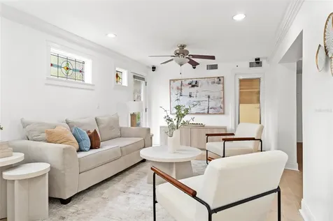 906 W Henry Avenue Tampa FL 33604