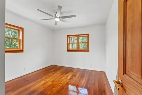 906 W Henry Avenue Tampa FL 33604