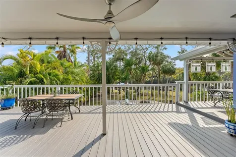 906 W Henry Avenue Tampa FL 33604