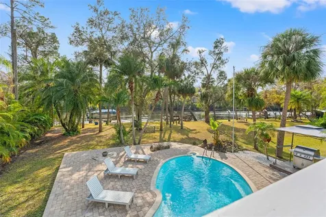 906 W Henry Avenue Tampa FL 33604