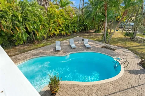 906 W Henry Avenue Tampa FL 33604