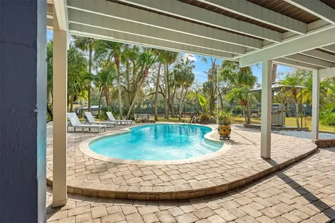 906 W Henry Avenue Tampa FL 33604