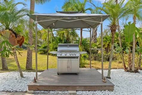 906 W Henry Avenue Tampa FL 33604