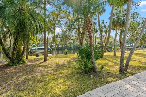 906 W Henry Avenue Tampa FL 33604