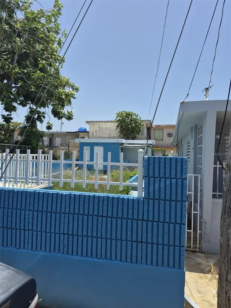 1 Barrio Mora Isabela PR 00662