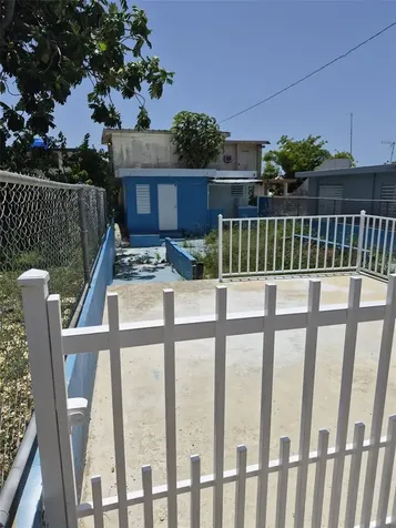 1 Barrio Mora Isabela PR 00662